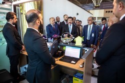 The Governor of the Central Bank of Iraq opens new outlets for selling dollars at Baghdad Airport