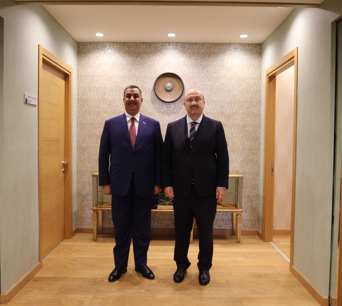 محافظ البنك المركزي العراقي يلتقي رئيس هيئة التراخيص والرقابة على البنوك في تركيا