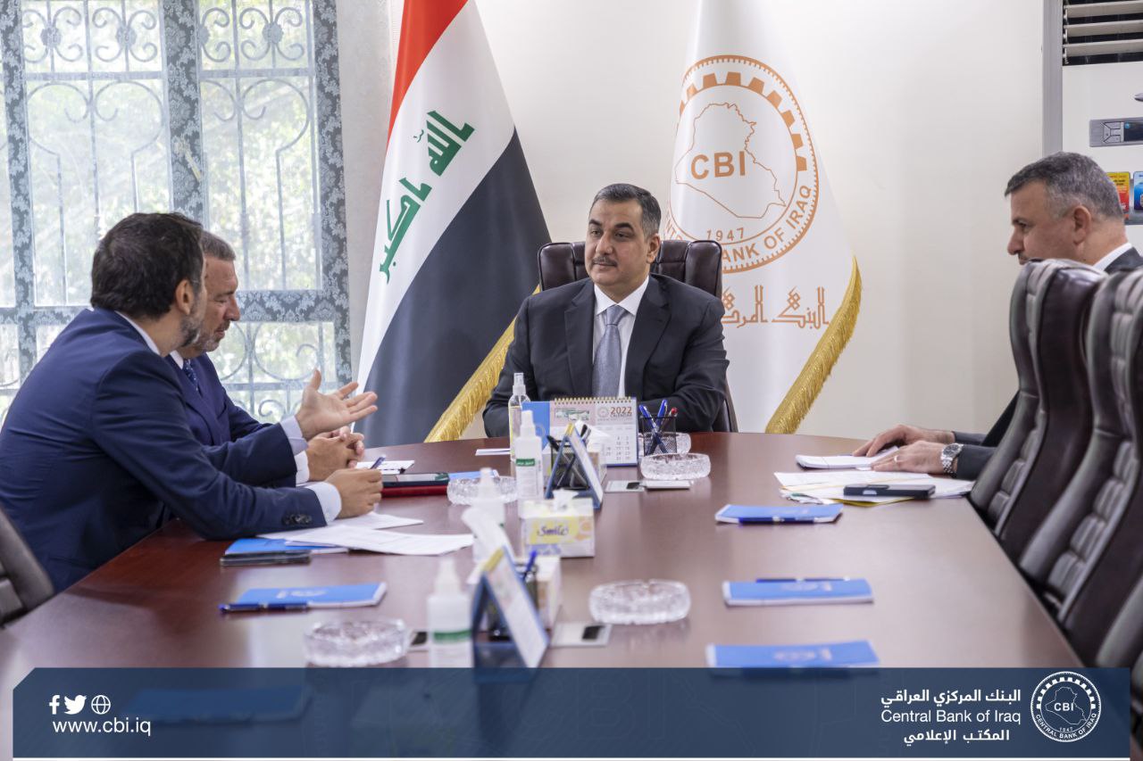The Governor of the Central Bank of Iraq receives a delegation from the World Bank