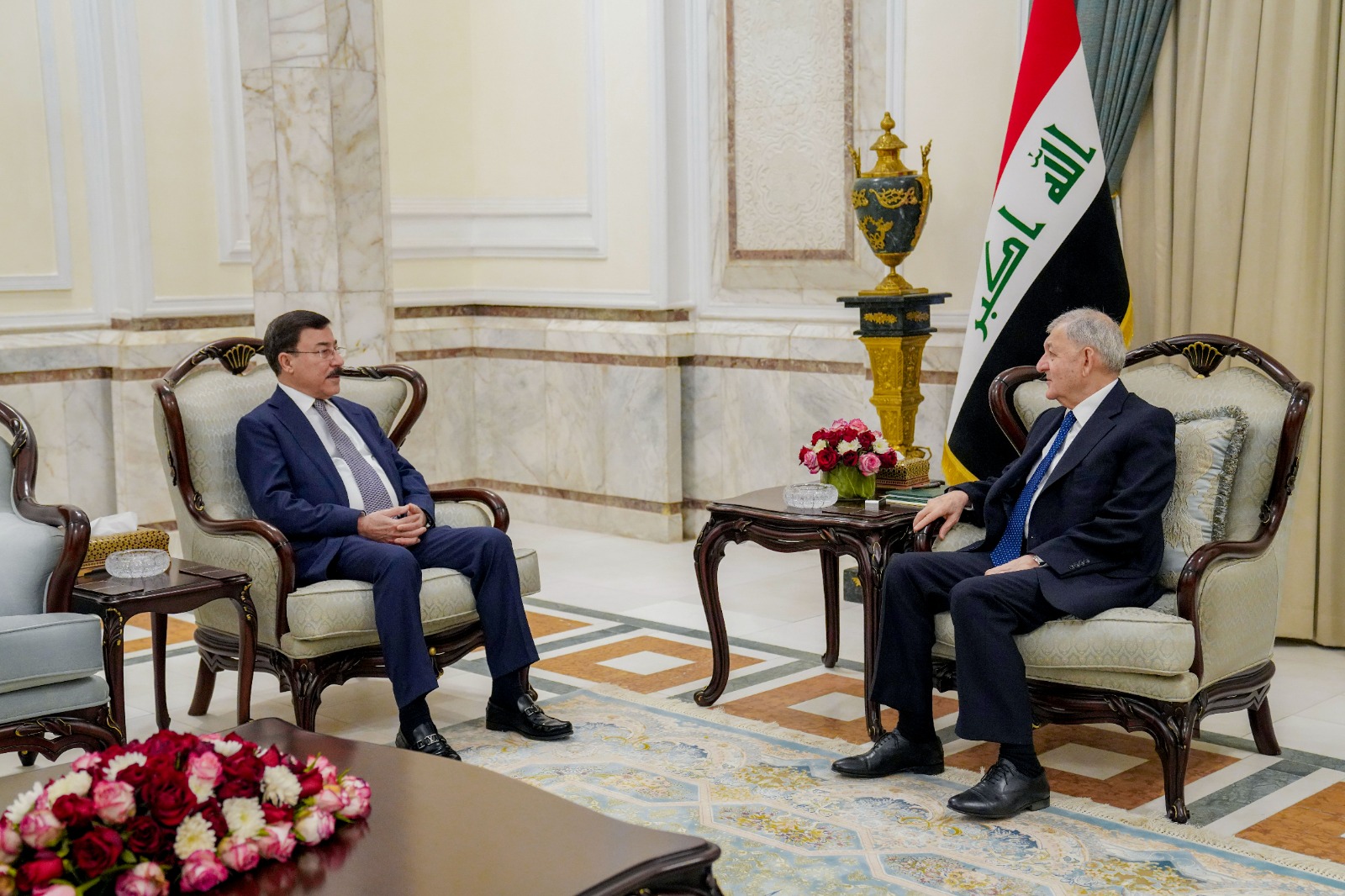 محافظ البنك المركزي يلتقي رئيس جمهورية العراق