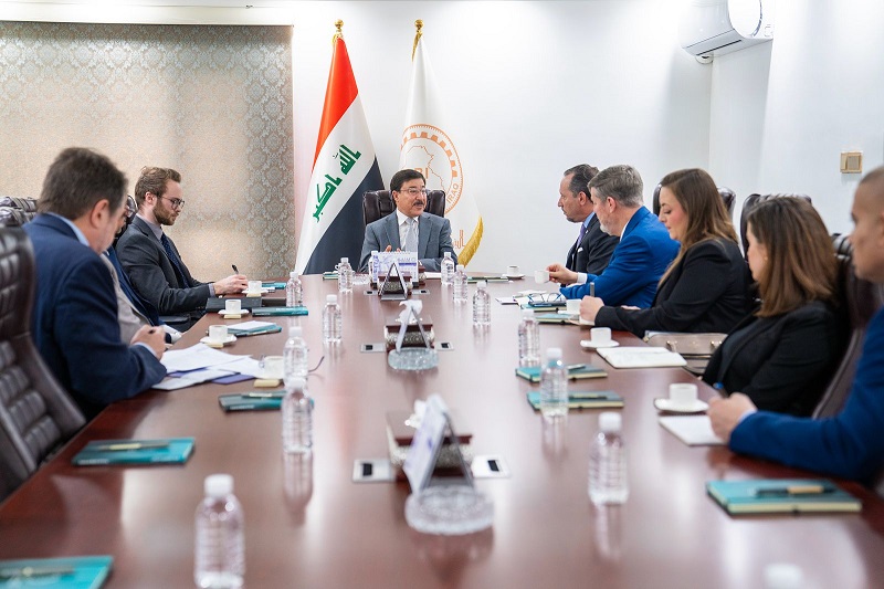 Governor of the Central Bank of Iraq meets an official delegation from the United States