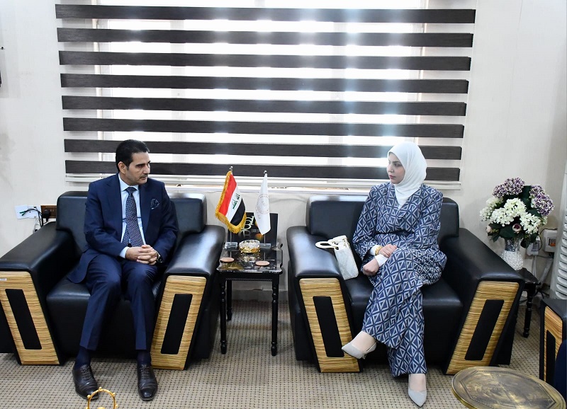 مدير عام فرع البصرة يستقبل عضو مجلس المحافظة أطياف التميمي